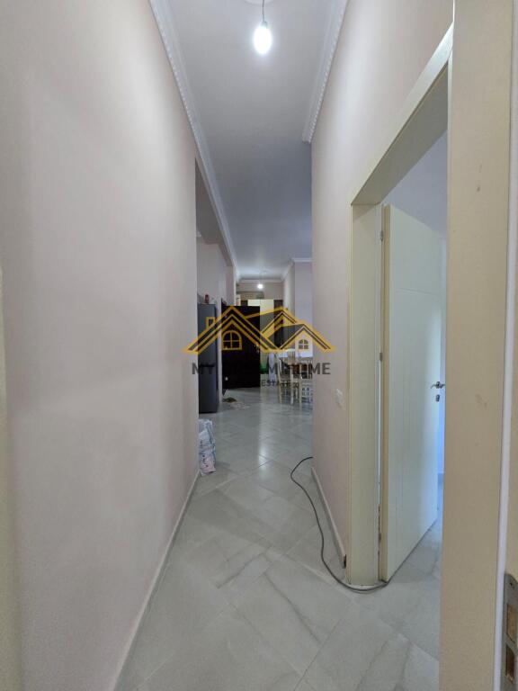 SHITET APARTAMENT 2+1+ NJE POST PARKIMI TEK SHKEMBI I KAVAJES!!