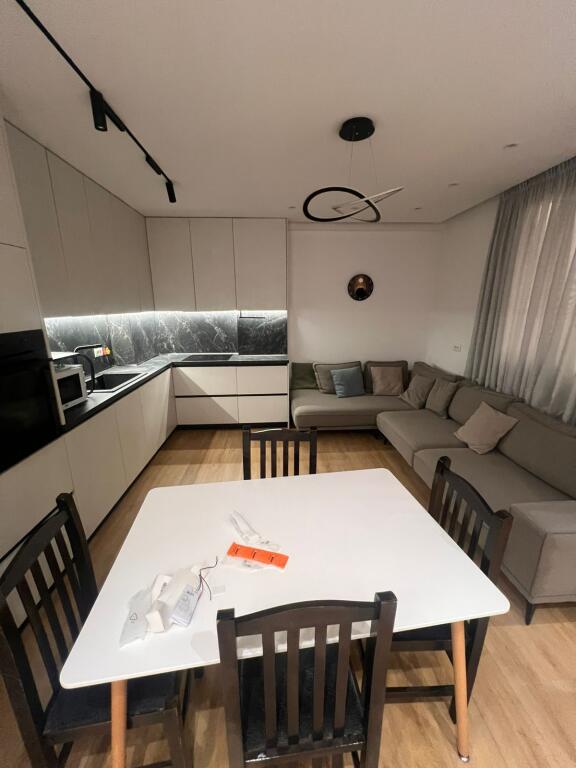 🏡 Jepet apartament 2+1 me qira te Fusha e Aviacionit