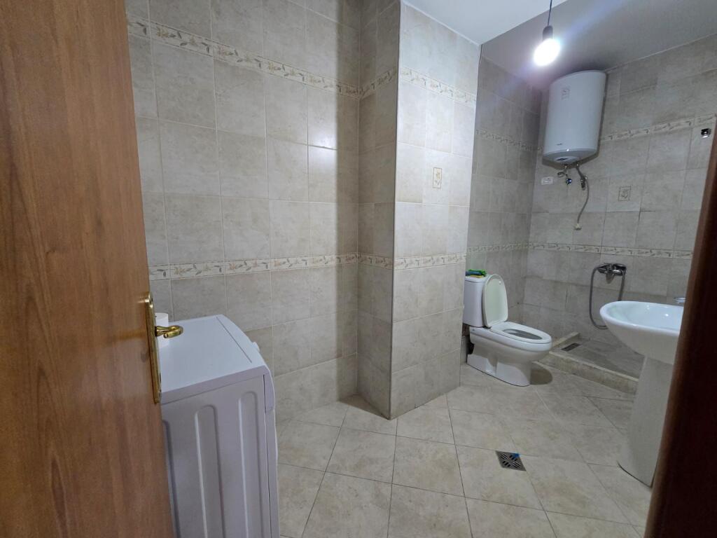 Komuna parisit , Apartament  2+1 per qera