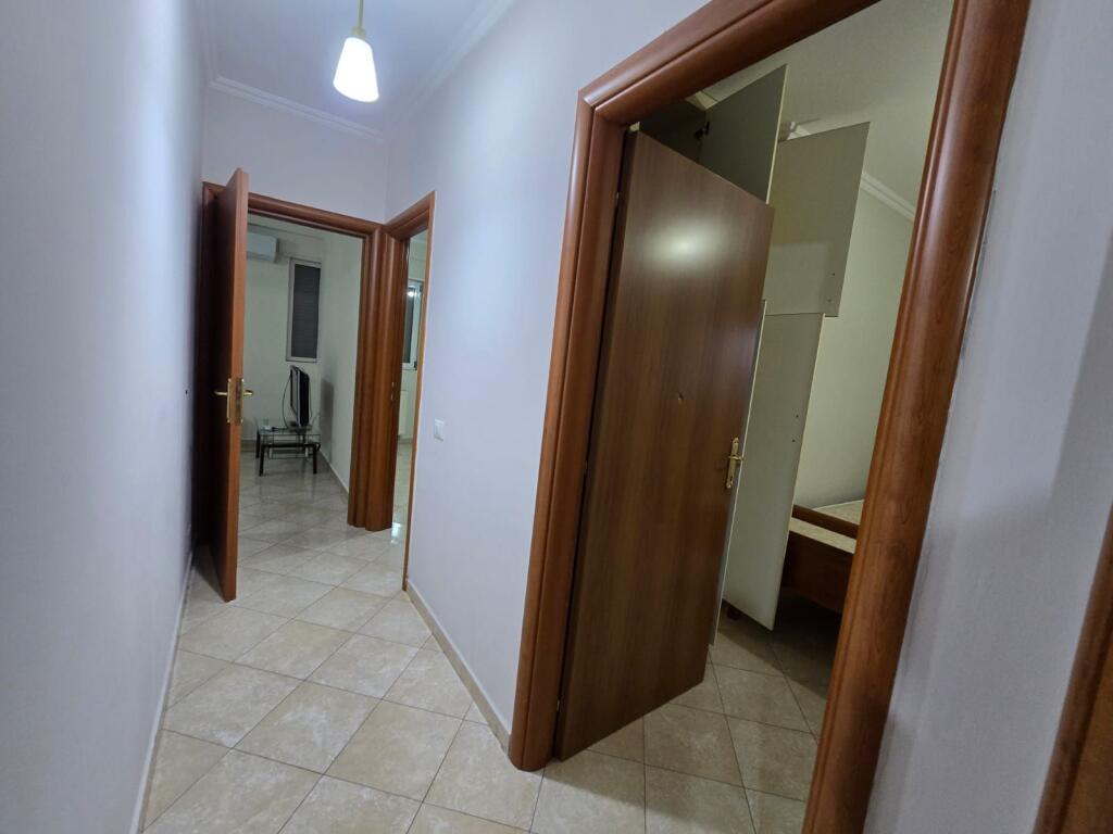 Komuna parisit , Apartament  2+1 per qera