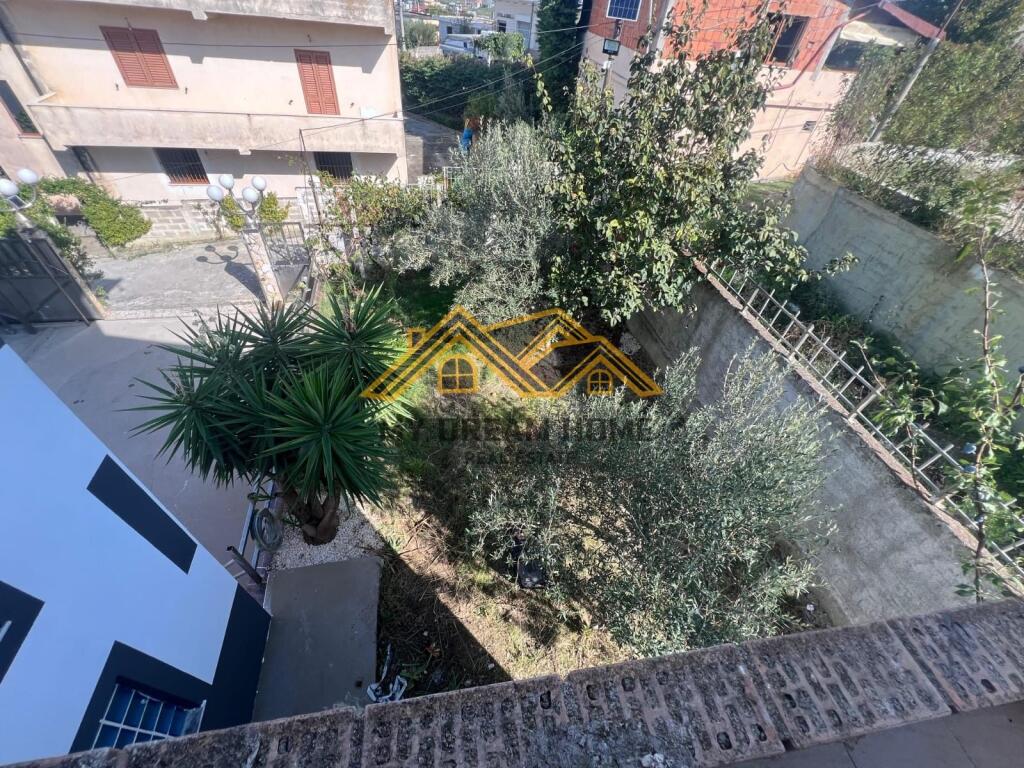 VENDESI CASA SU 3 PIANI A ARAPAJ, DURRES