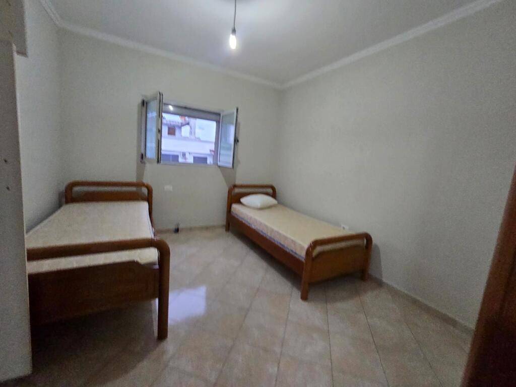 Komuna parisit , Apartament  2+1 per qera