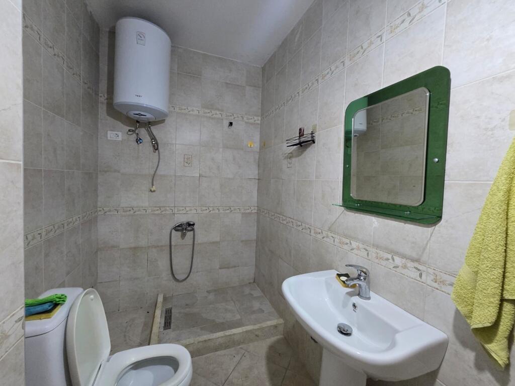 Komuna parisit , Apartament  2+1 per qera