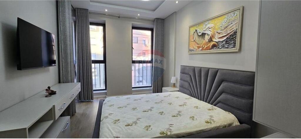 Apartment - For Rent - Paris Commune