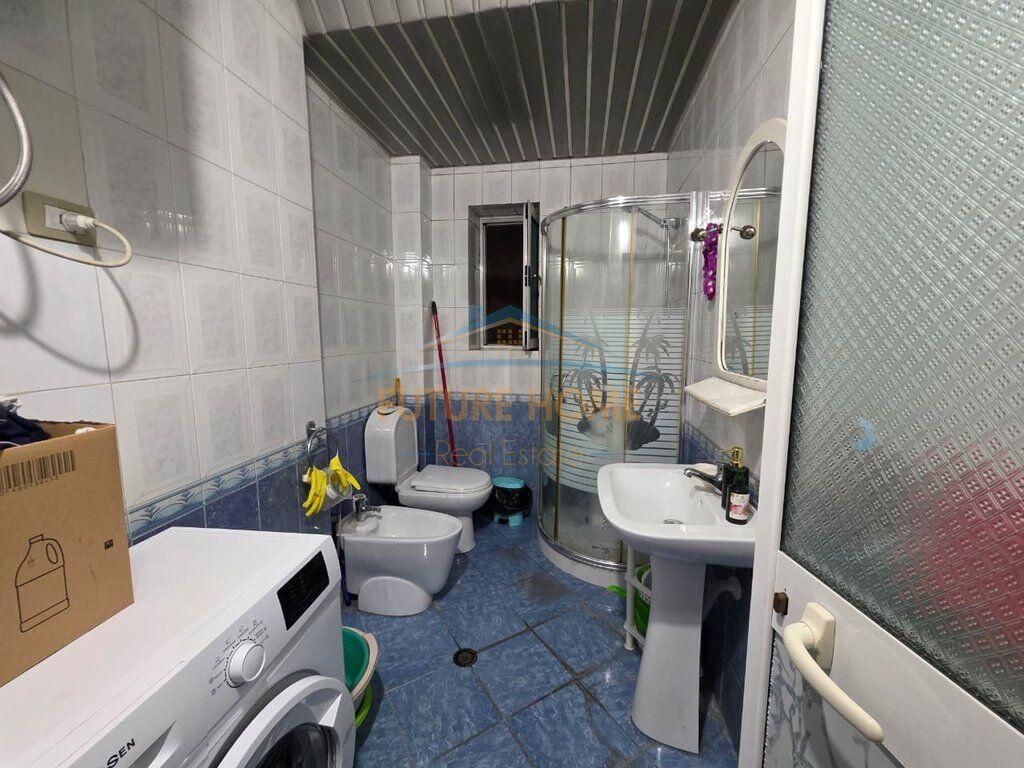 Qera,Apartament 3+1+2 tek Rruga e Kavajes!