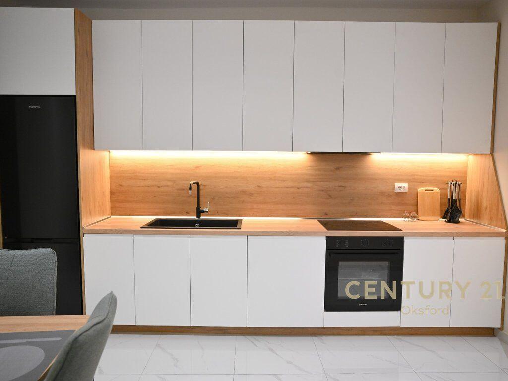 Shitet Apartament 1+1 ne Kamez!