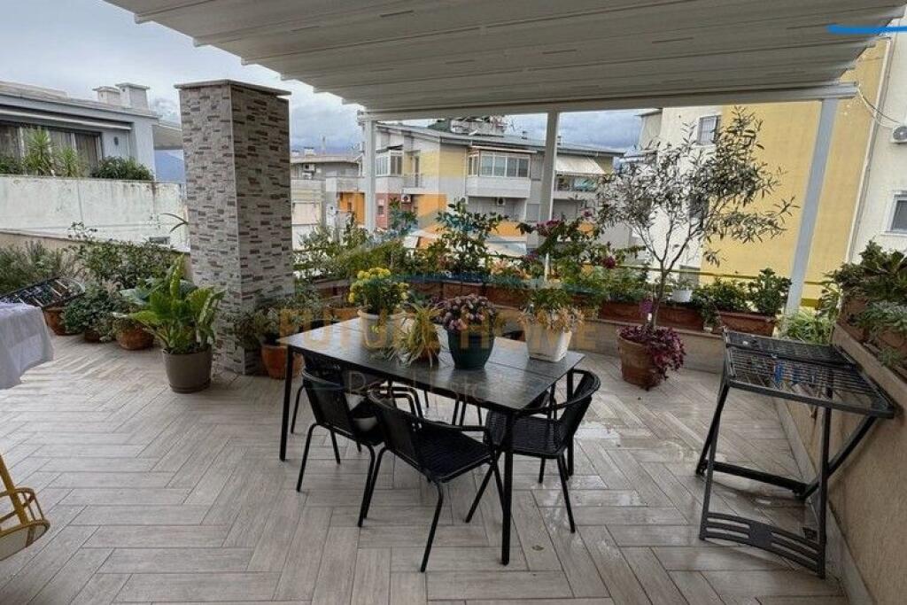 Shitet, Penthouse Luksoz – Pranë Kopshtit Zoologjik, Tiranë