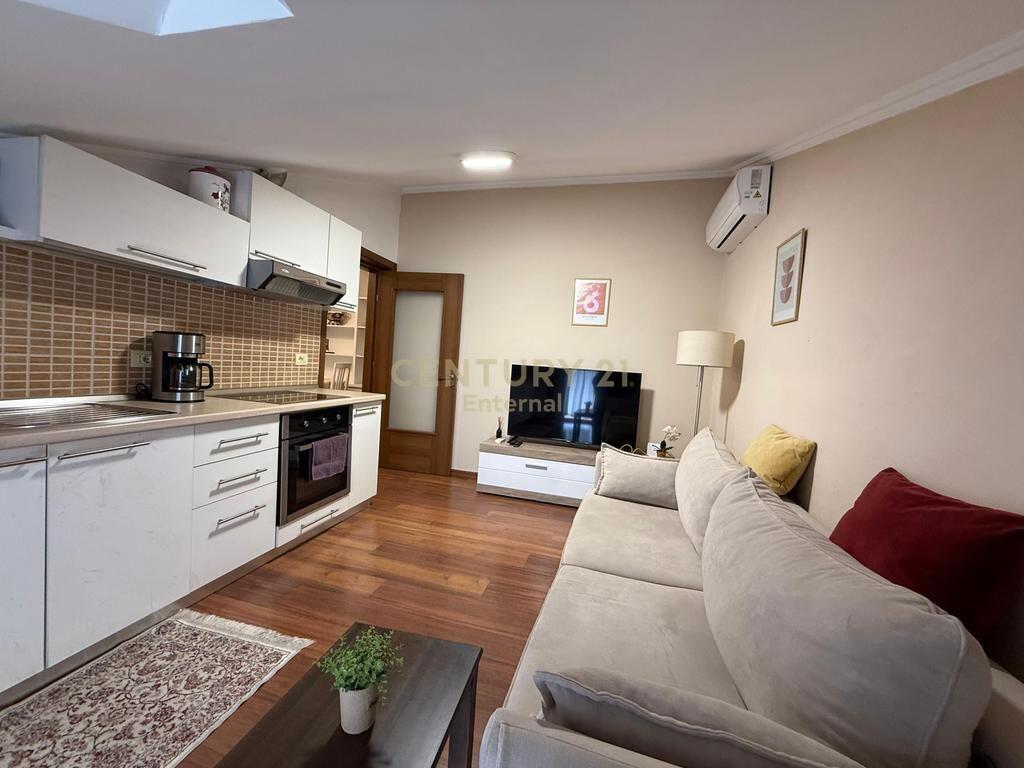Apartament 1+1 Me Qira prane Ambasades Amerikane