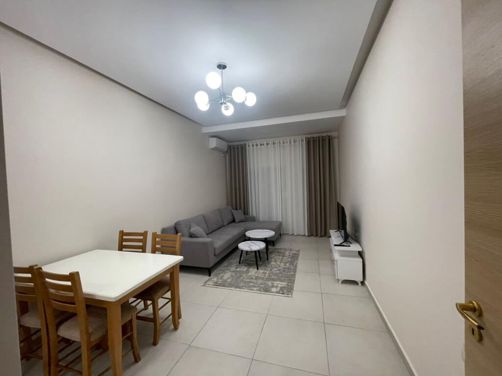 Shitet apartament 1+1 ne Fresk, rruga e Dajtit