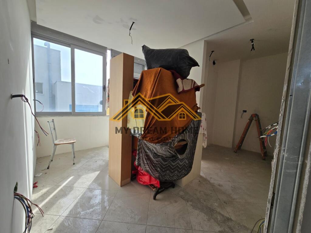 VENDESI APPARTAMENTO 2+1+3 CENTRO DURRES!
