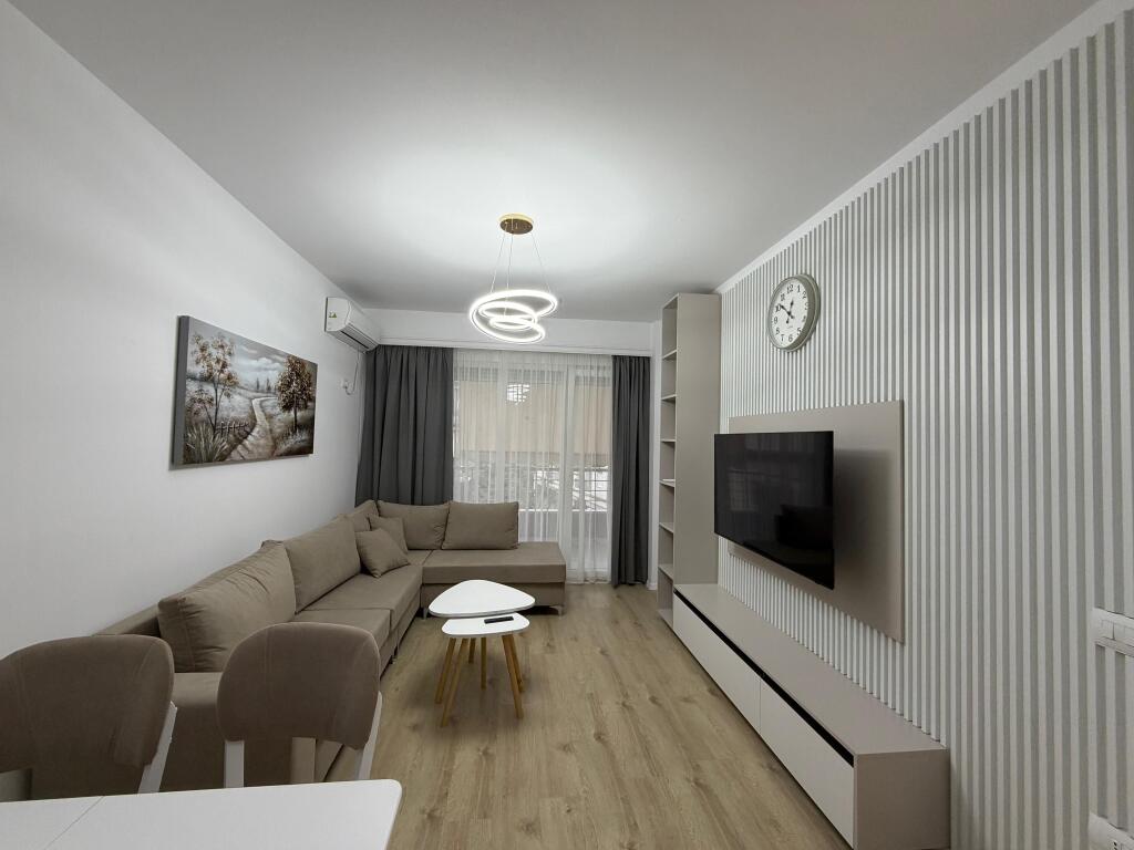 Apartamet 2+1 me parkim per qira te Komuna e Parisit