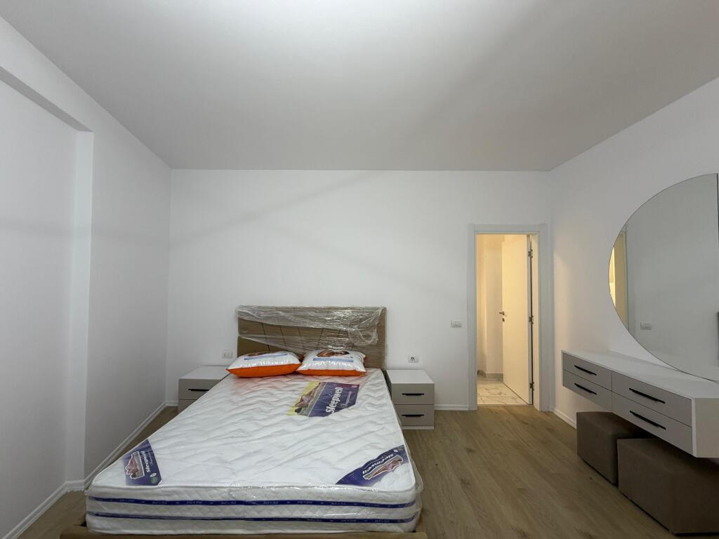Apartamet 2+1 me parkim per qira te Komuna e Parisit