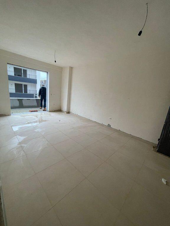 Shitet, Apartament 1+1+Verande, Paskuqan. Tirane