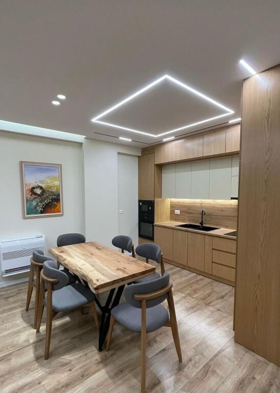 Jap me qira 2+1+parkim, mobilim lux te Liqeni i Thate