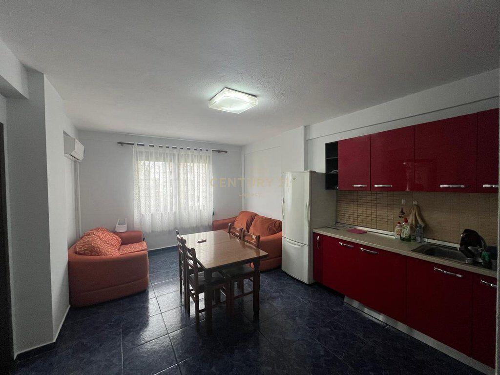 Jepet apartament 1+1 me qira tek Bulevardi Zogu i pare, tek New Jorku.