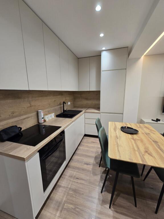 📌 Jepet Apartament 1+1+ studio me Qira – Bulevardi “Zogu I”
