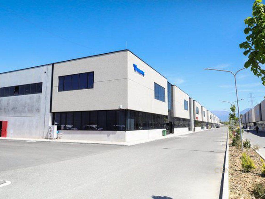 Magazzino in vendita nel Parco Industriale di Tirana!