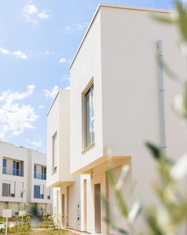 SELLING 3-STORY VILLA IN FARKË – NEAR THE LAKE!