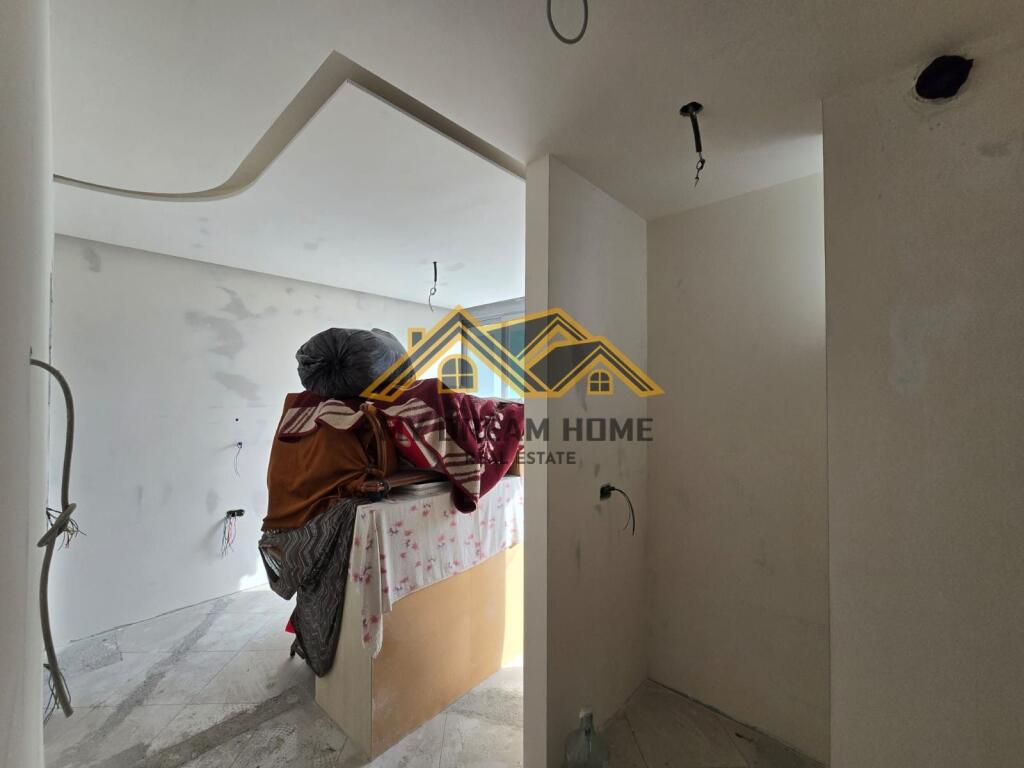 VENDESI APPARTAMENTO 2+1+3 CENTRO DURRES!