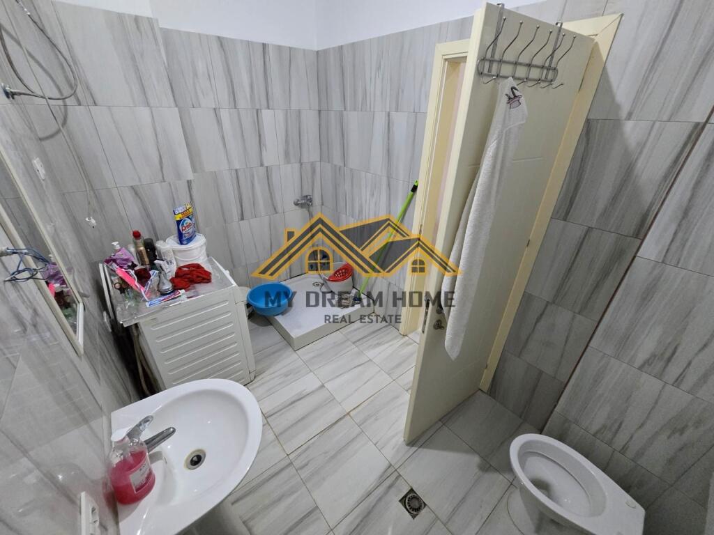 SHITET APARTAMENT 2+1+ NJE POST PARKIMI TEK SHKEMBI I KAVAJES!!
