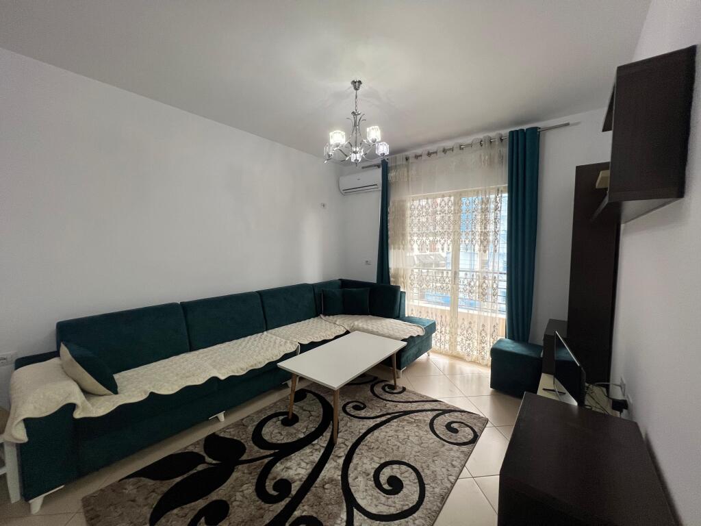 📣 QERA Apartament 1+1 📍 Prane Kompleksit Fiori Di Bosco ✨   🏢 Ndertim i Ri  🪜 Kati 6 (Me Ashensor)  🛋️ Mobiluar Me Kushte Bashkekohore   💶 Cmimi 450 Euro