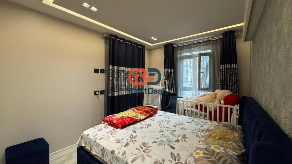 Tek Komuna E Parisit , Shitet Apartament 2+1 Totalisht I Investuar!!