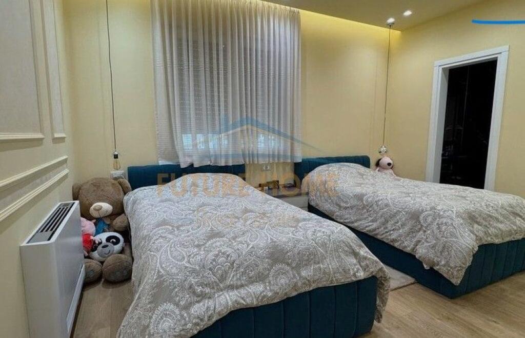 Shitet, Penthouse Luksoz – Pranë Kopshtit Zoologjik, Tiranë