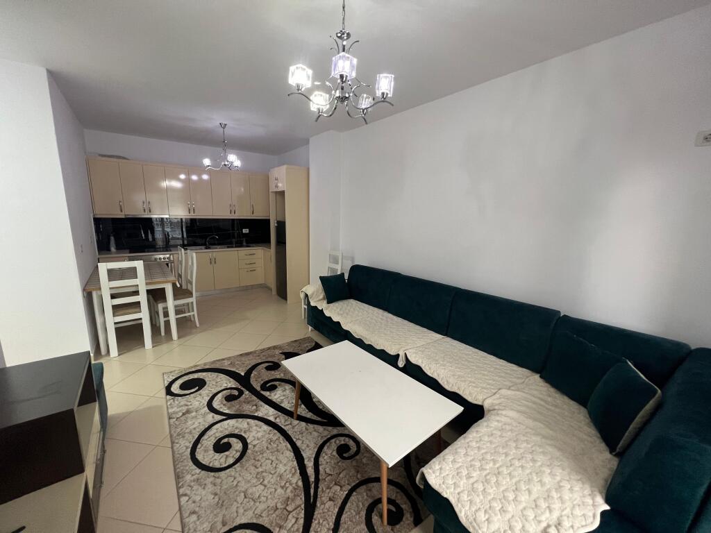 📣 QERA Apartament 1+1 📍 Prane Kompleksit Fiori Di Bosco ✨   🏢 Ndertim i Ri  🪜 Kati 6 (Me Ashensor)  🛋️ Mobiluar Me Kushte Bashkekohore   💶 Cmimi 450 Euro
