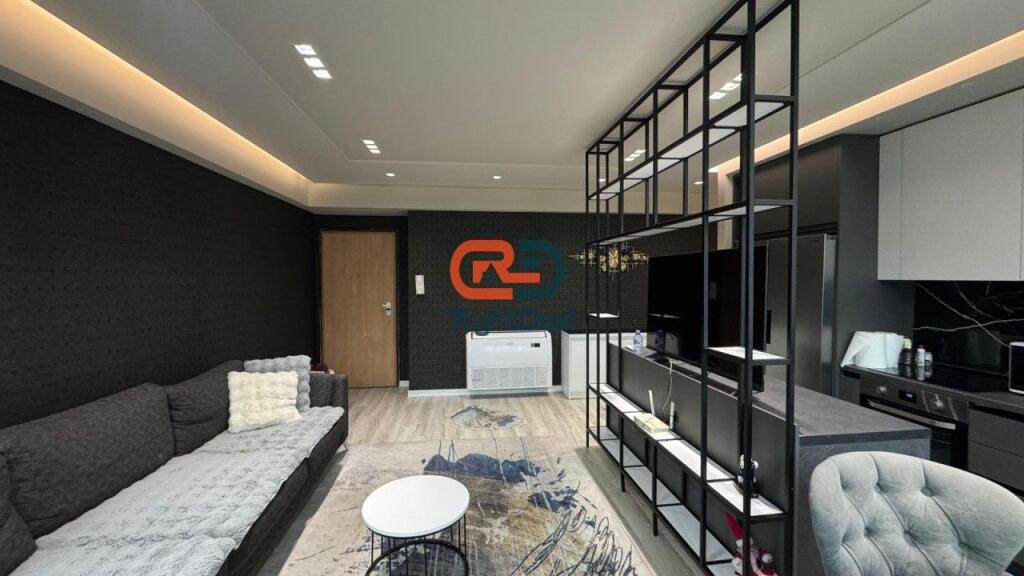 Tek Komuna E Parisit , Shitet Apartament 2+1 Totalisht I Investuar!!