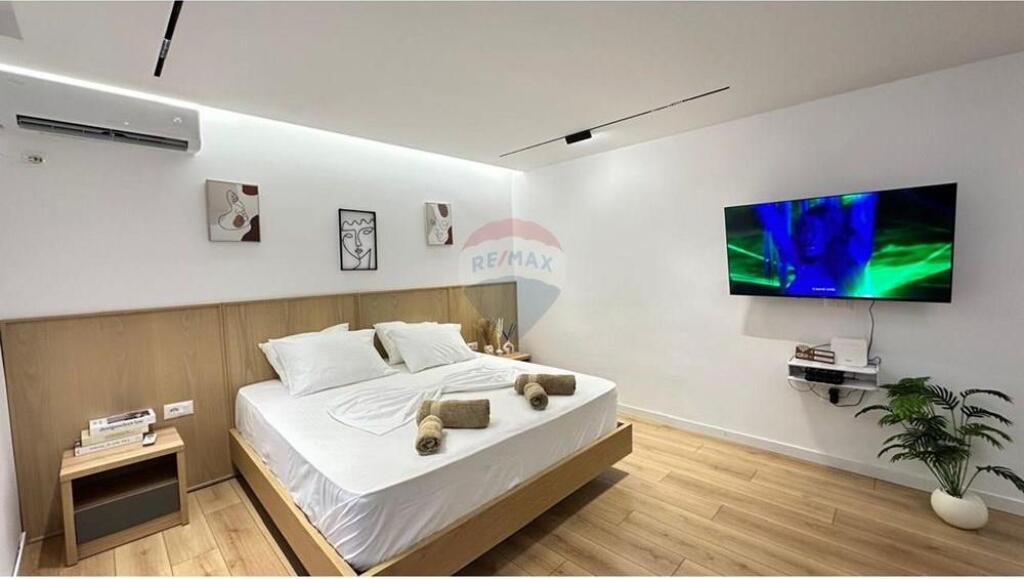 Studio apartment for rent on Mine Peza Street, near Bati Restaurant.