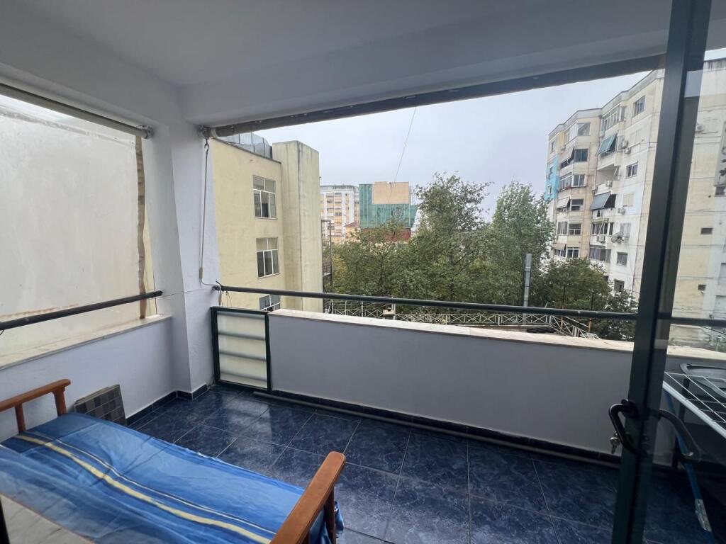 Jepet apartament 1+1 me qira tek Bulevardi Zogu i pare, tek New Jorku.
