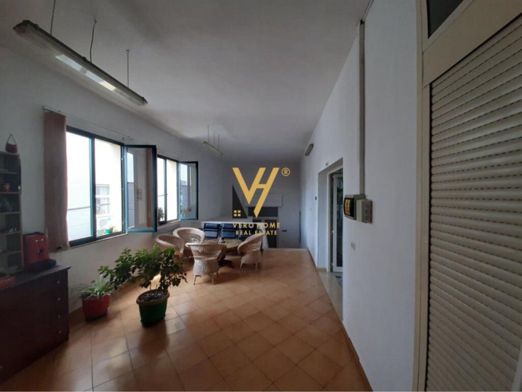 JEPET AMBIENT BIZNESI 750 M2 ME QERA TE SIRI KODRA 4.700 EURO