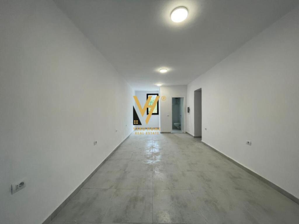 OFFICE 70 M2 FOR RENT AT LULISHTJA, FORMER EXHIBITION 80,000 LEKE
