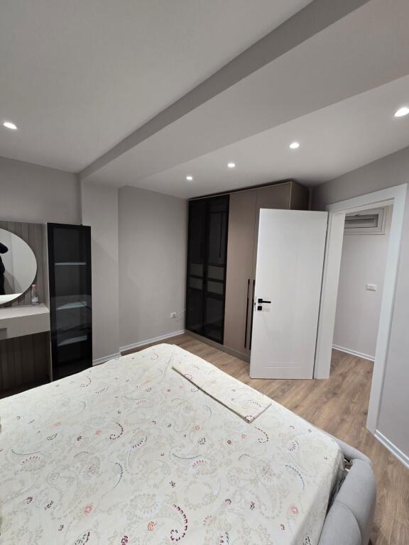 📌 Jepet Apartament 1+1+ studio me Qira – Bulevardi “Zogu I”