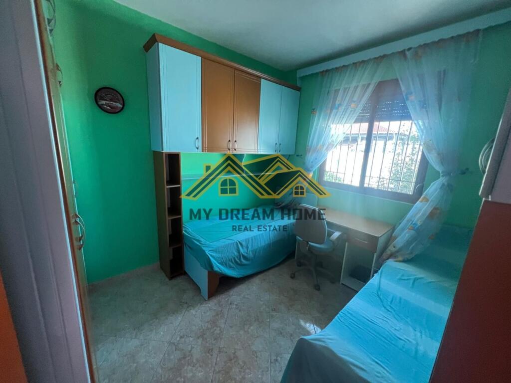 VENDESI CASA SU 3 PIANI A ARAPAJ, DURRES