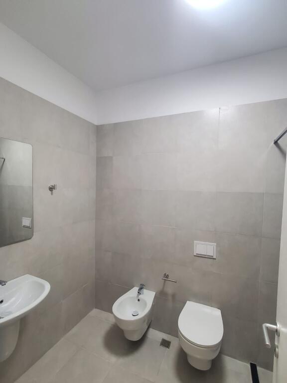 🏠 Appartamento in Affitto – Lago di Tirana (vicino a Radisson Blu)