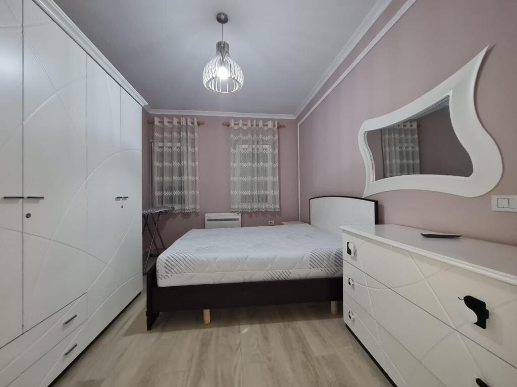2+1, well furnished, near the dry lake near hotel Radison, 1000 euros with parking