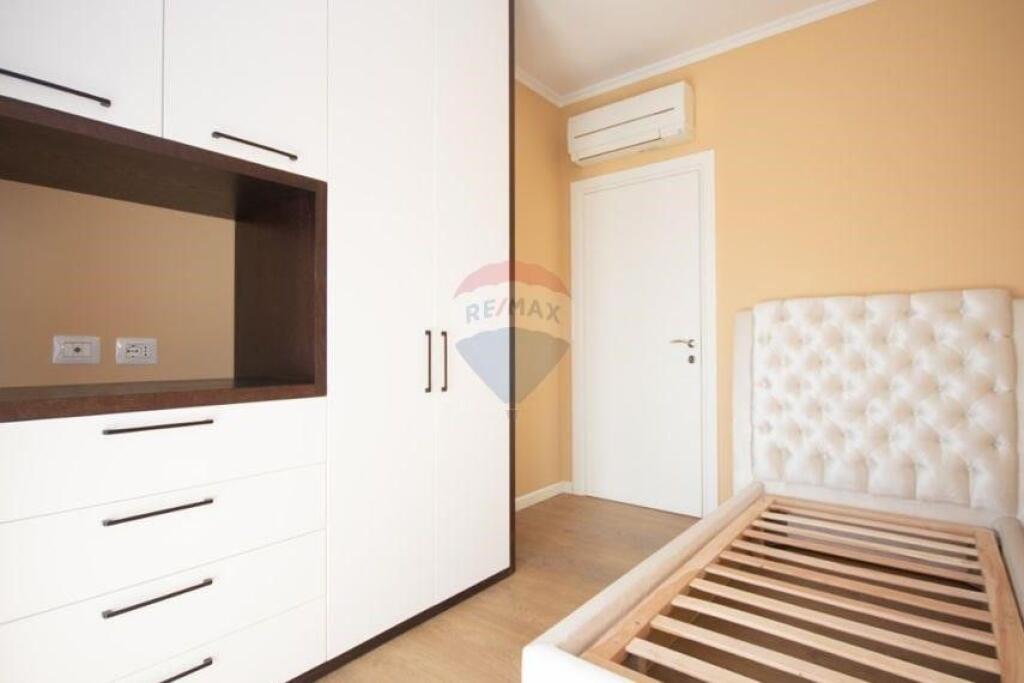Jepet me qira apartament 3+1+2 në Ring Center