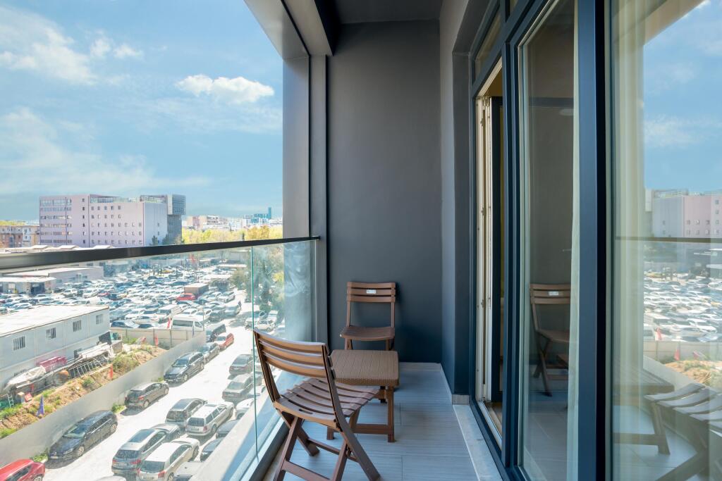 🏡 Apartament 1+1 me Qira – Rruga e Kavajës, përballë Square 21