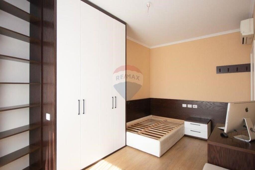 Jepet me qira apartament 3+1+2 në Ring Center