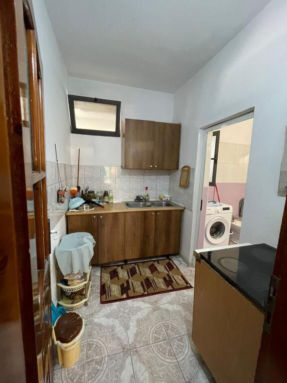 SHITET VILË 2-KATËSHE 6+2+OBORR PRIVAT TRREGU INDUSTRIAL DURRES