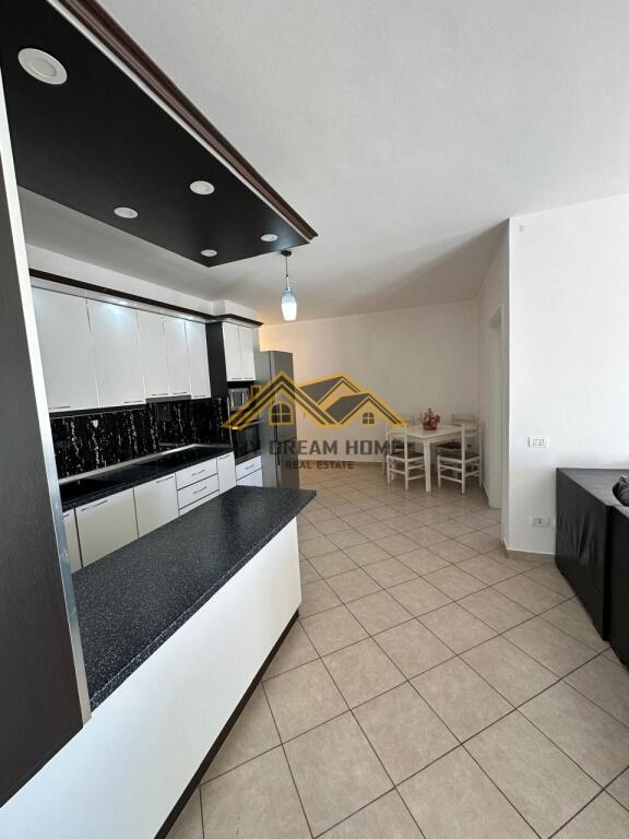 Shitet Apartament 3+1 Prane Stacionit Trenit Durres!