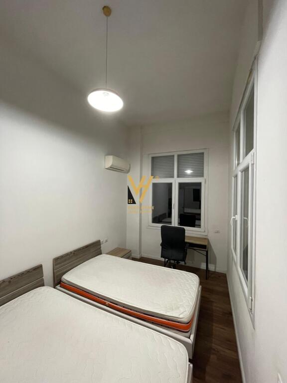 JEPET APARTAMENT 2+1+BLK ME QIRA TE ZOGU I ZI 900 EURO