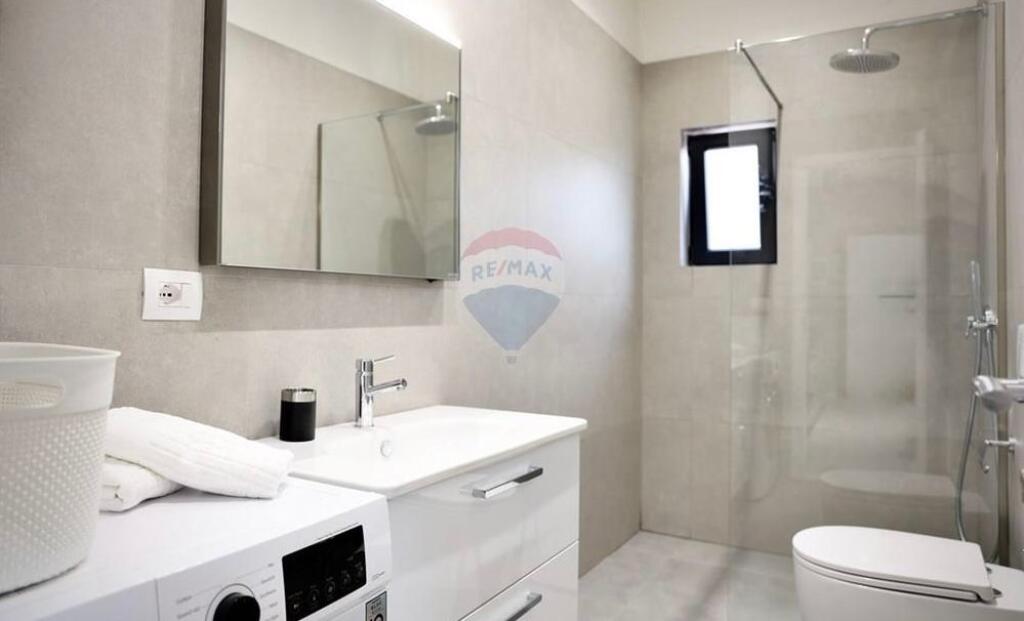Rent/ Residential building on 5 Maji street!