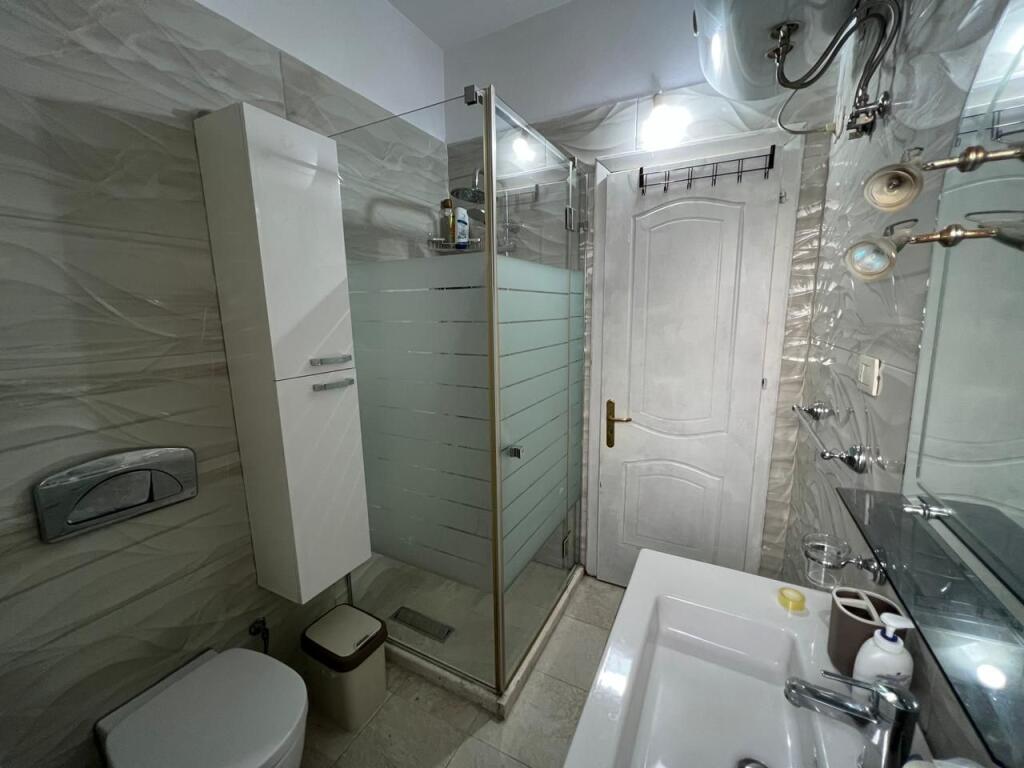 Jepet me qira apartament 2+1 te Komuna Parisit