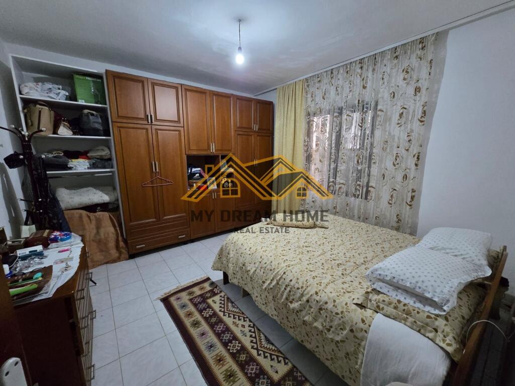 VENDESI CASA SU DUE PIANI, QUARTIERE 17, DURRËS