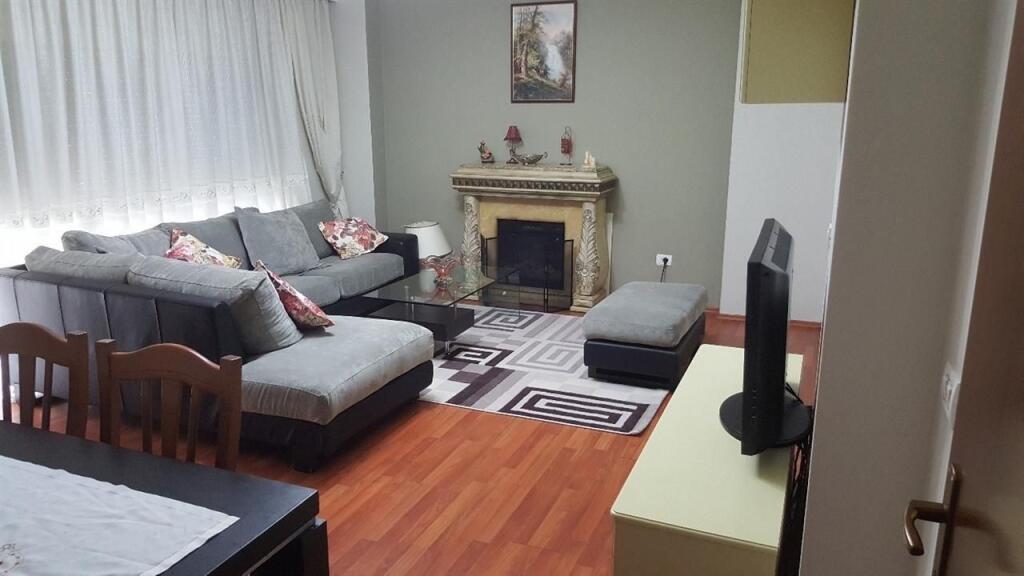Apartament 1+1 me qera i mobiluar tek Pazari i Ri
