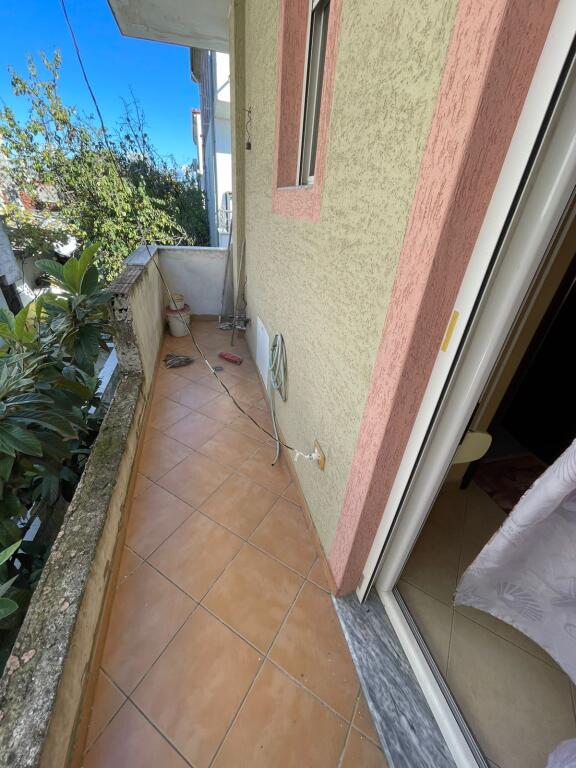 SHITET VILË 2-KATËSHE 6+2+OBORR PRIVAT TRREGU INDUSTRIAL DURRES