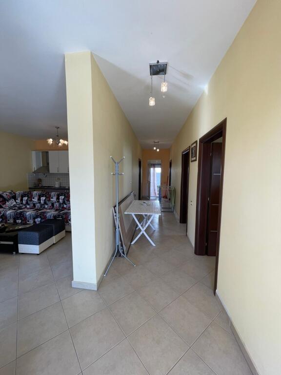 SHITET VILË 2-KATËSHE 6+2+OBORR PRIVAT TRREGU INDUSTRIAL DURRES