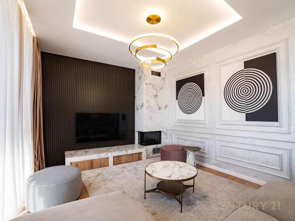 SUPER LUXURY INDIVIDUAL VILLA FOR SALE WITH POOL IN GREEN COAST 1 FREE!!